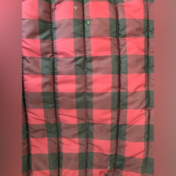 ❤️❤️GAP Red & Black Checkered Plaid Slimming Puffer Vest Size Medium❤️❤️ - Picture 10 of 10